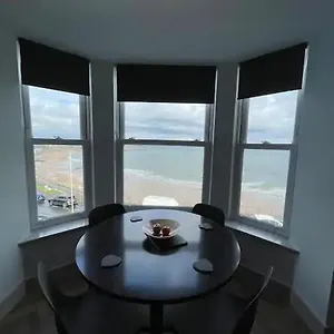  Apartment Superb 2 Bedroom Sea View Flat United Kingdom